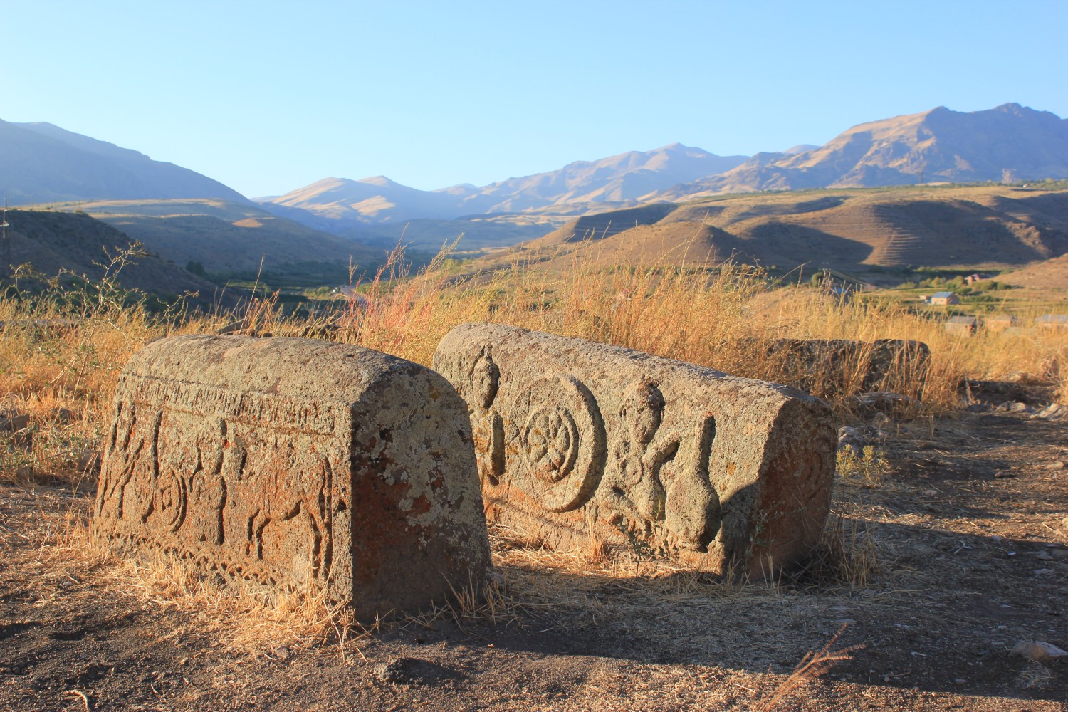 Areni (Արենի, Арени) (Photo license CC-BY-SA 3.0)